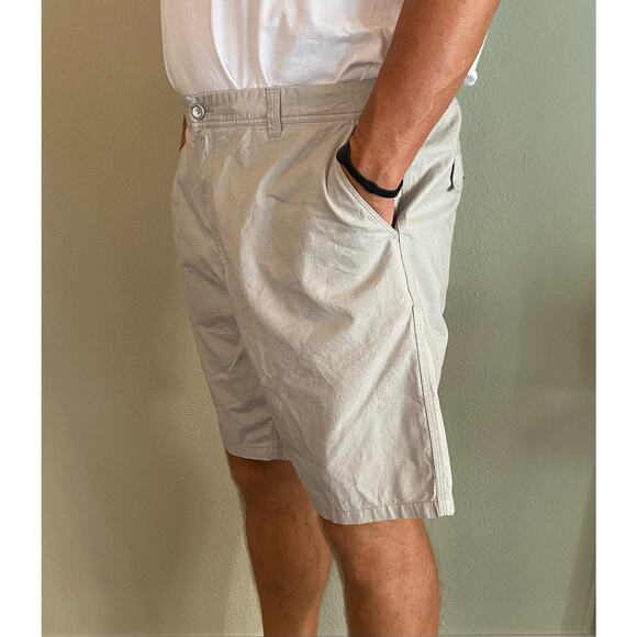 RODD & GUNN The Gunn Men’s 42” X 9" “Original Fit” Cotton Blend Shorts NWOT - Picture 2 of 9